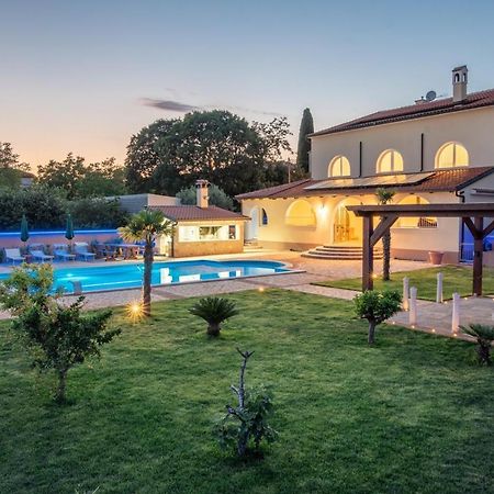 Via Flavia With Common Pool Hotel Labinci Exterior photo