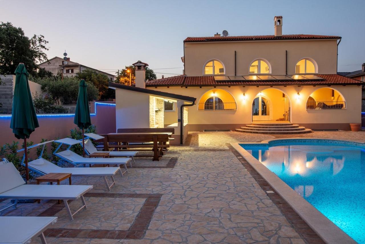 Via Flavia With Common Pool Hotel Labinci Exterior photo