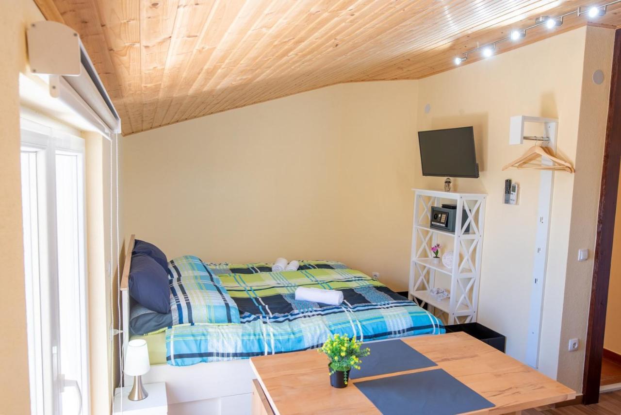 Via Flavia With Common Pool Hotel Labinci Room photo
