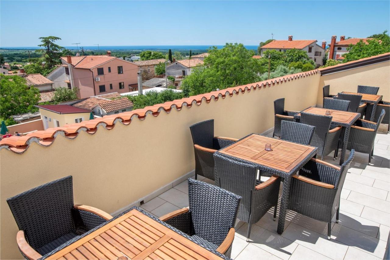 Via Flavia With Common Pool Hotel Labinci Exterior photo